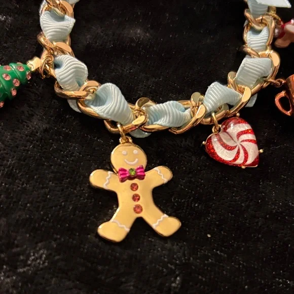 Betsey Johnson Christmas Charm Bracelet with Blue Ribbon NWT - Picture 2 of 8